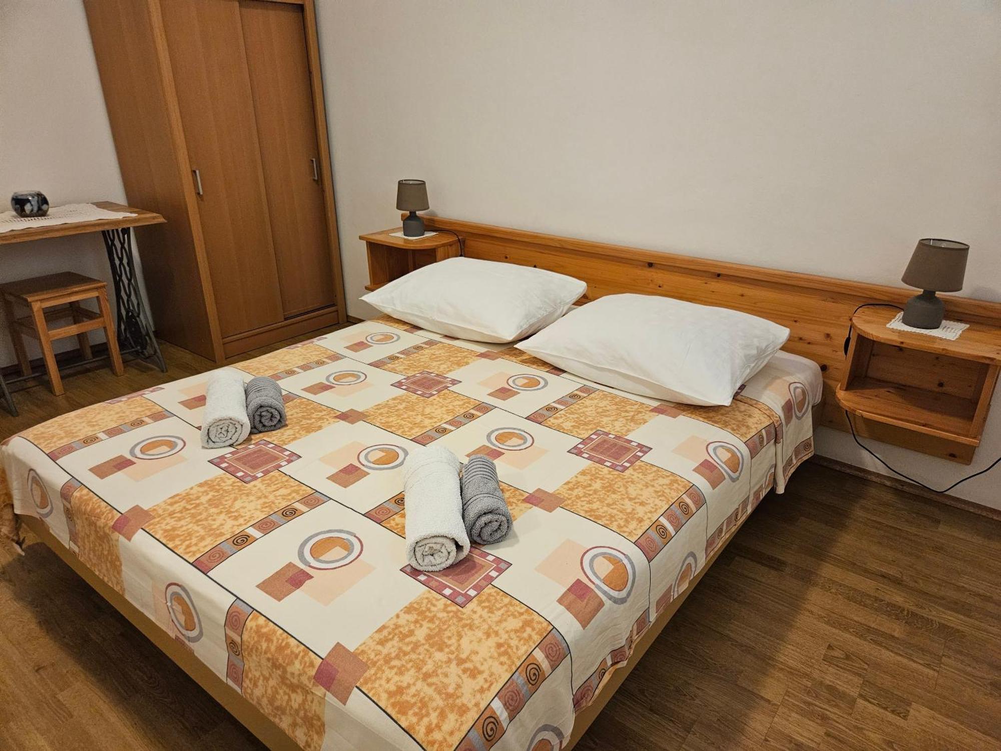 Apartmani Tatjana Rab Town Eksteriør billede